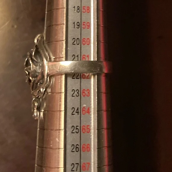 EUC 925 Delicate Cut Rose Ring Size 9.5 - Picture 8 of 8